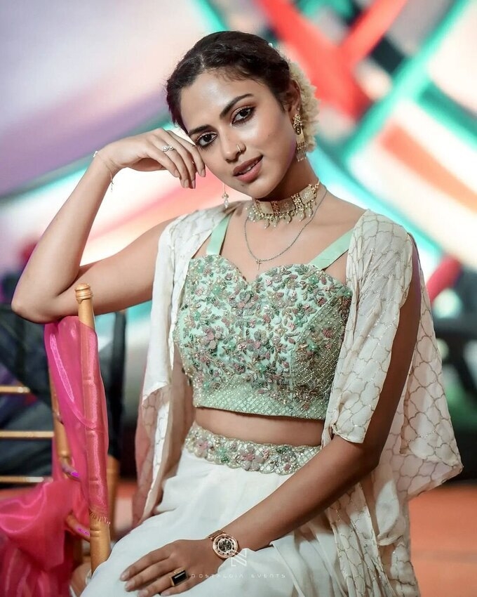 Amala Paul New Photos In Facebook