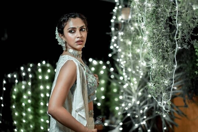 Amala Paul New Photos In Facebook