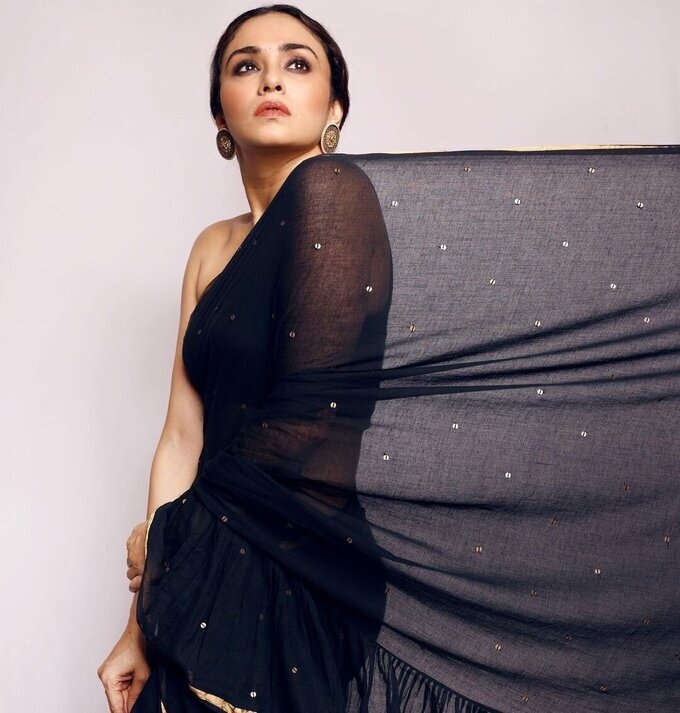 Amruta Khanvilkar New Images In Insta