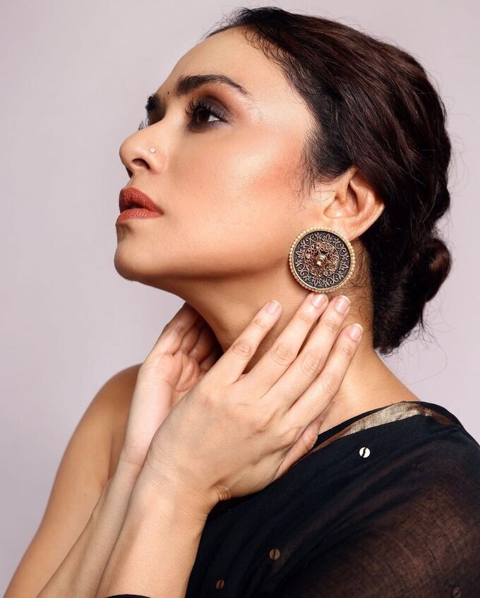 Amruta Khanvilkar New Images In Insta