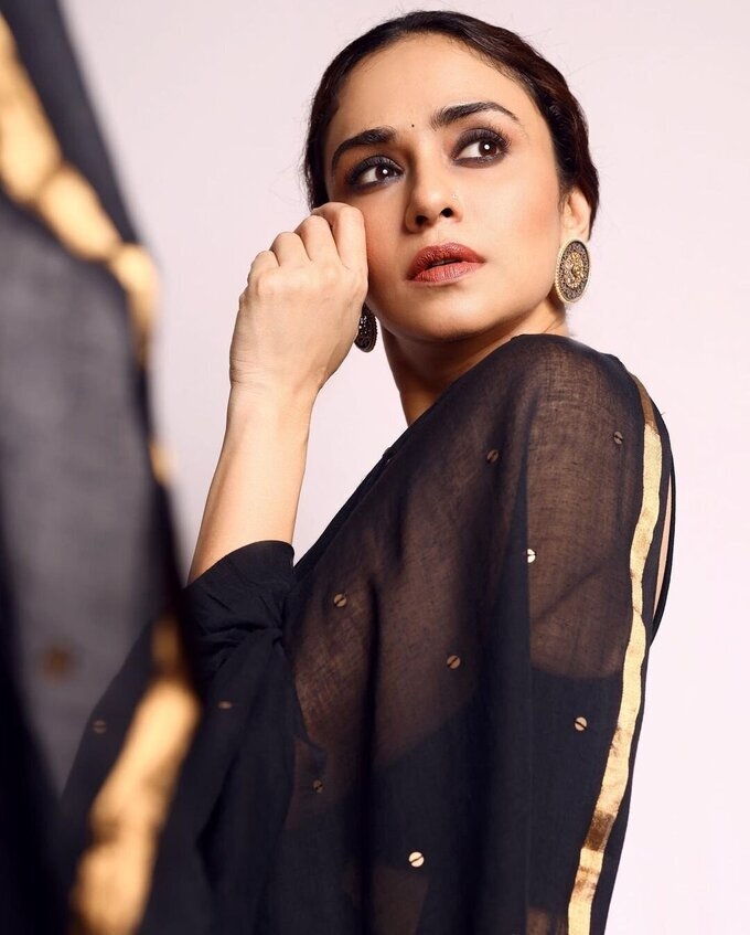 Amruta Khanvilkar New Images In Insta
