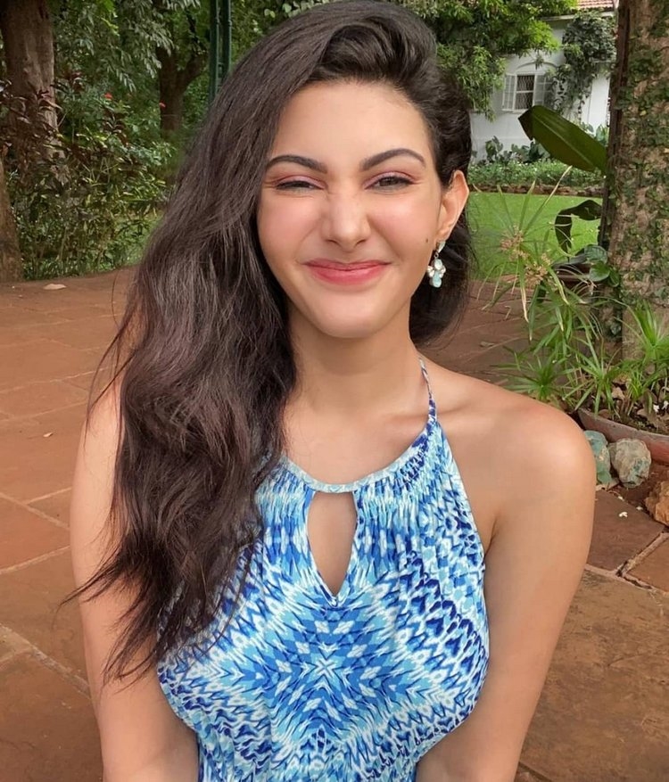 Amyra Dastur expression queen