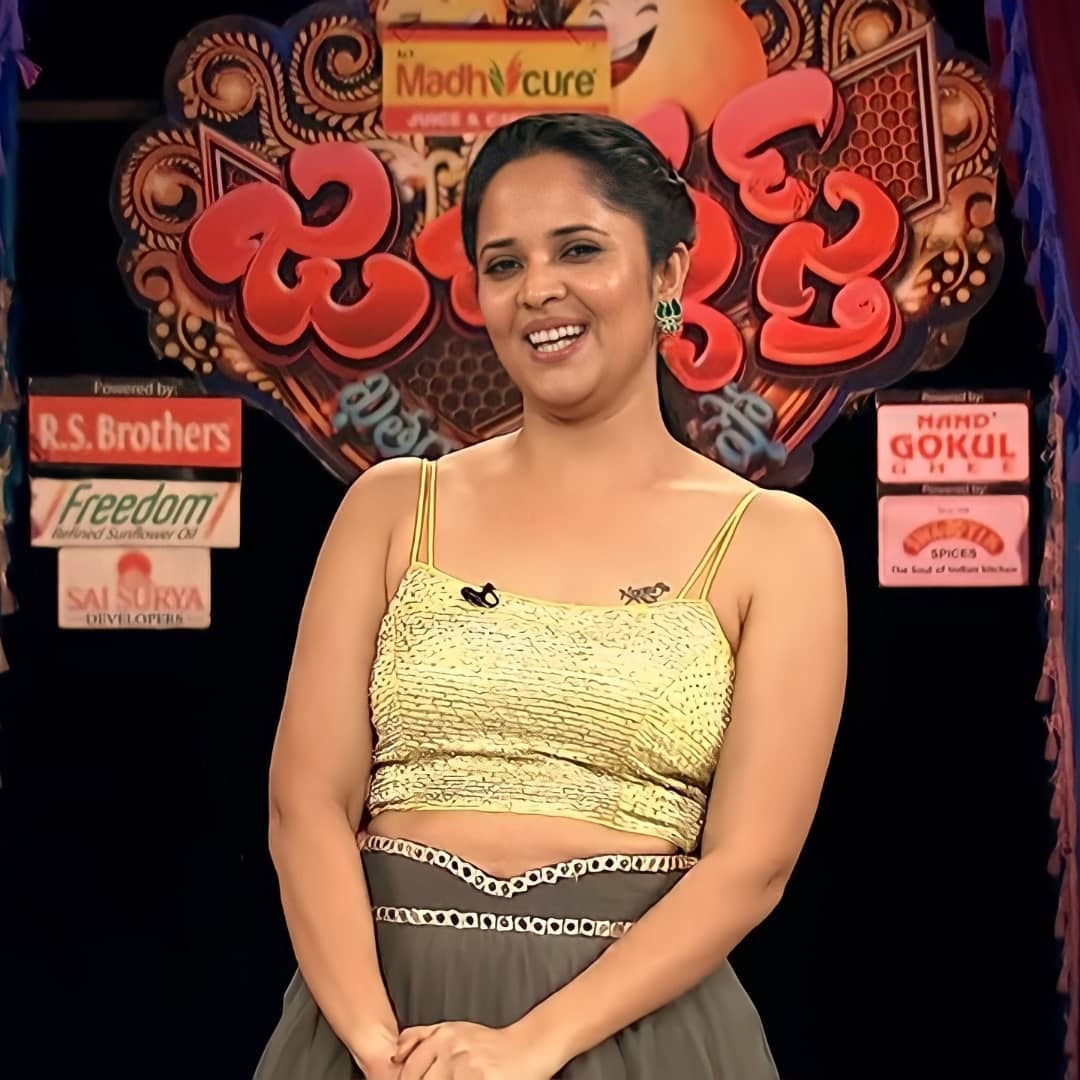 Anasuya Bharadwaj Images In Facebook