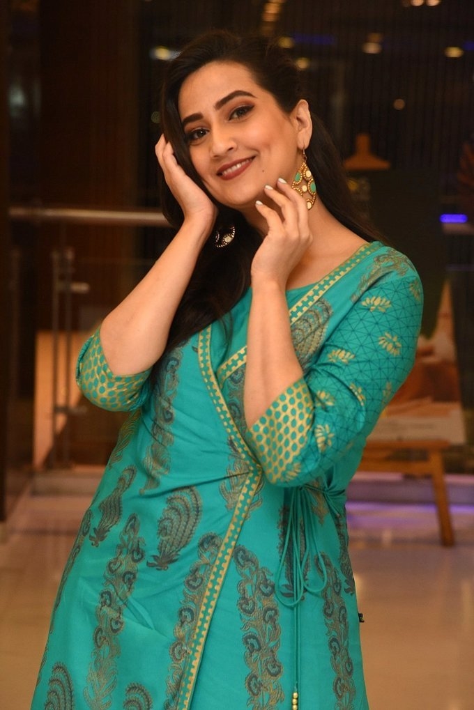 Anchor And Actress Manjusha Rampalli Stunning Images In Green Attire