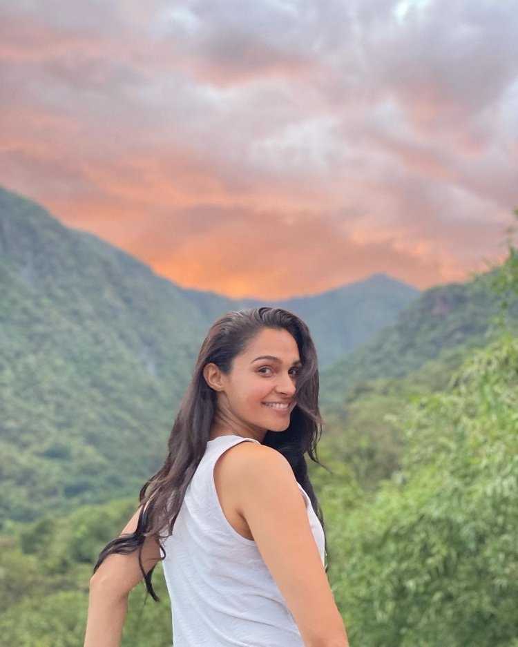 Andrea Jeremiah Images Collection
