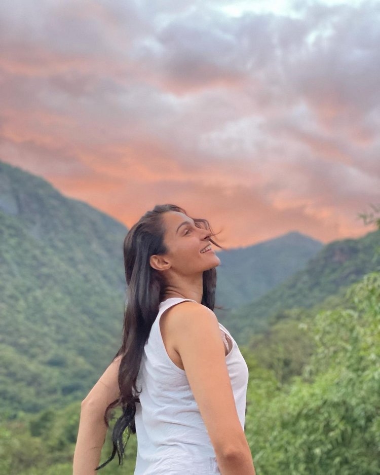 Andrea Jeremiah Images Collection