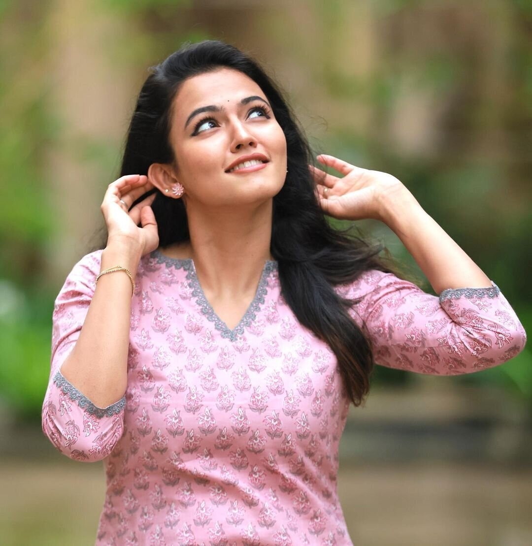 Aparna Das New Amazing Images
