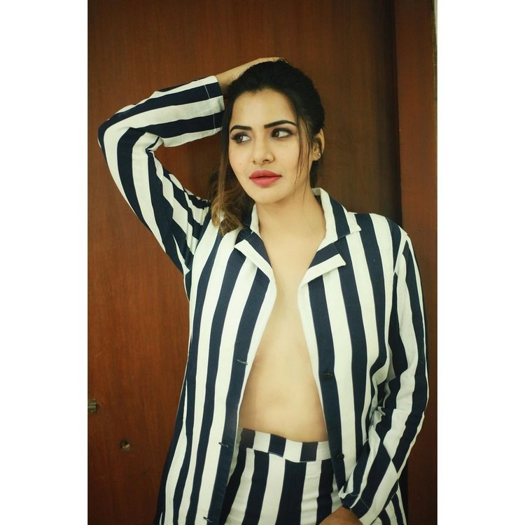 Ashu Reddy Hot Photoshoot