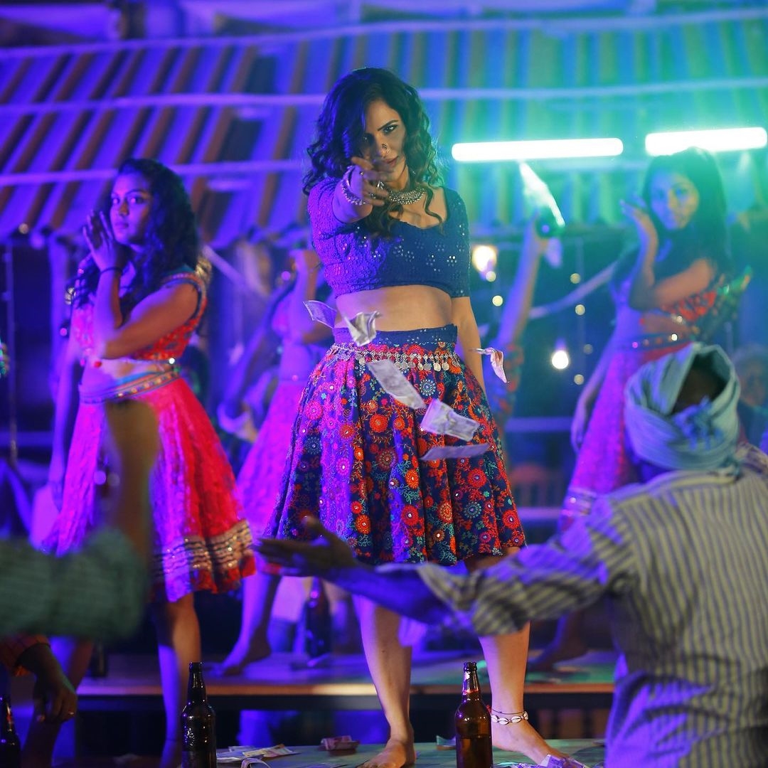 Ashu Reddy Images In Iteam Song
