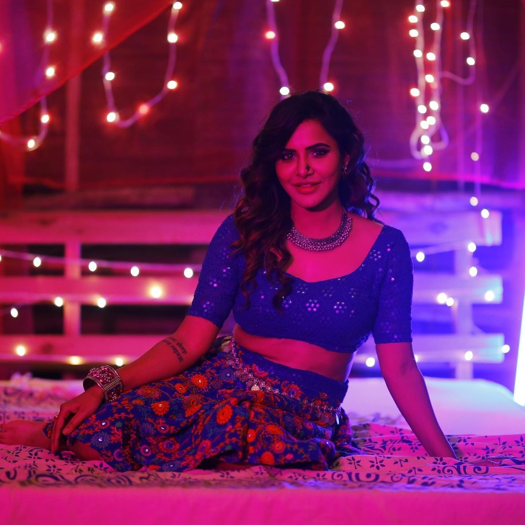 Ashu Reddy Images In Iteam Song