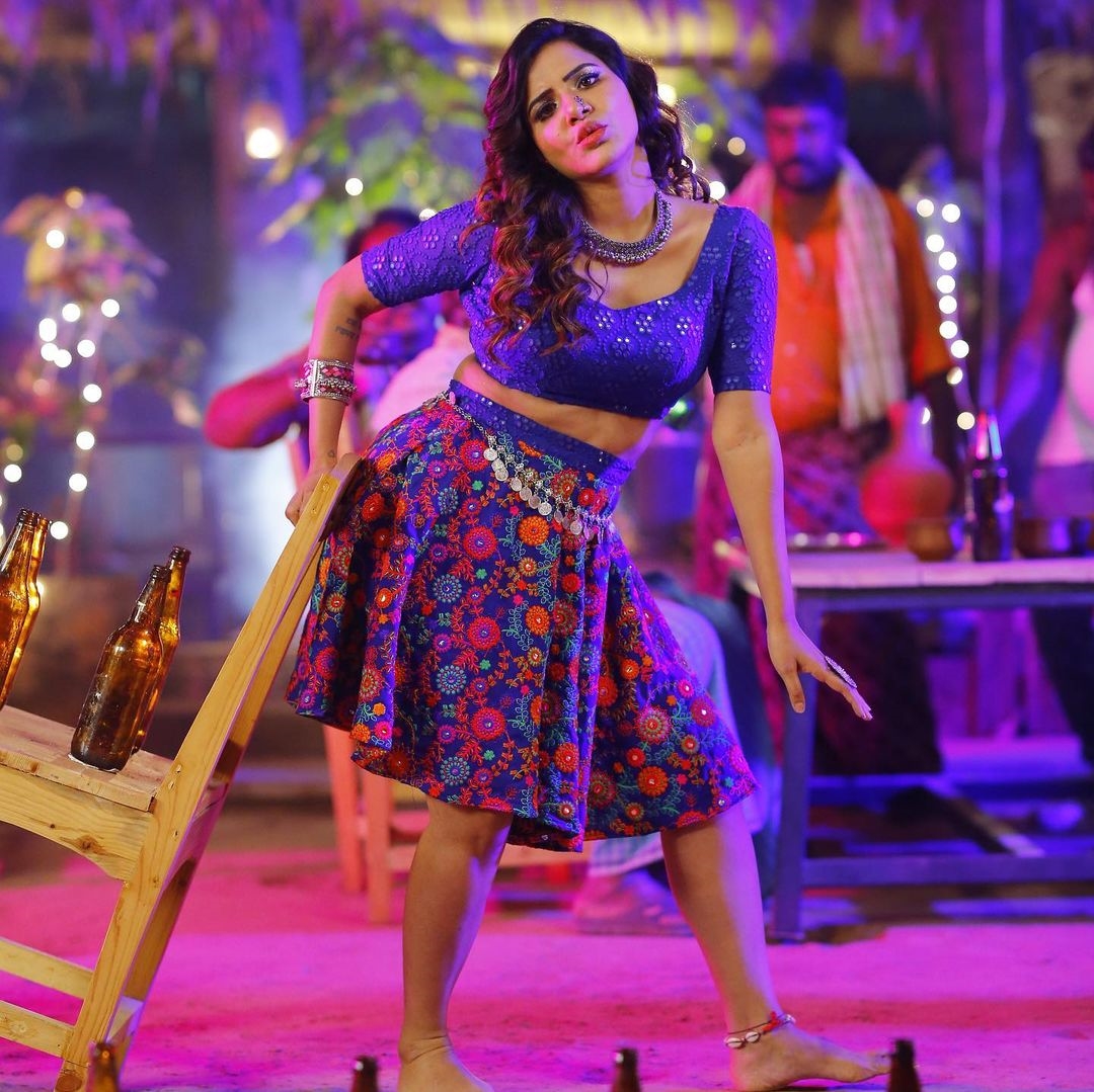 Ashu Reddy Images In Iteam Song