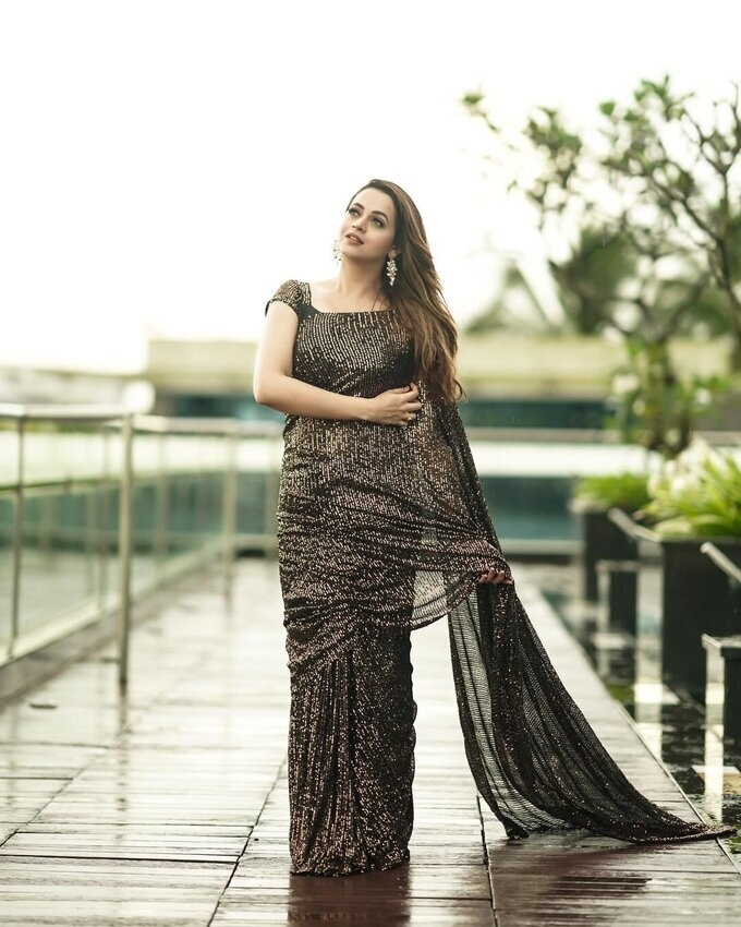 Bhavana Menon Photos In Black Dress
