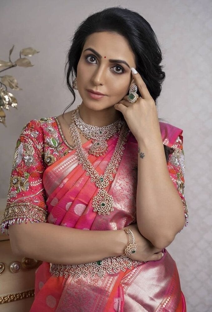 BiggBoss Contestant And Actress Nandini Rai Hot Images