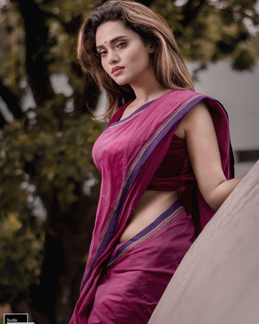 Bollywood Actress New Clicks In Saree