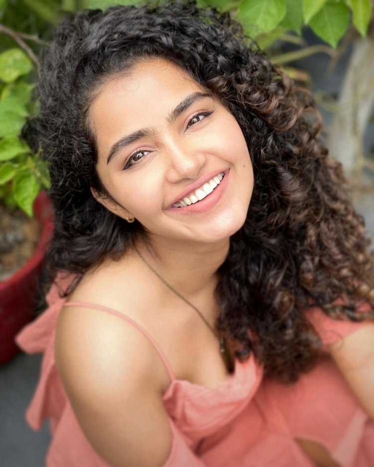 Cute Actress Anupama Parameswaran Image Collection