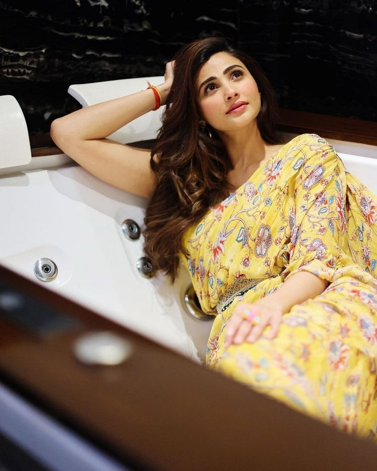 Daisy Shah Latest Photos Collection