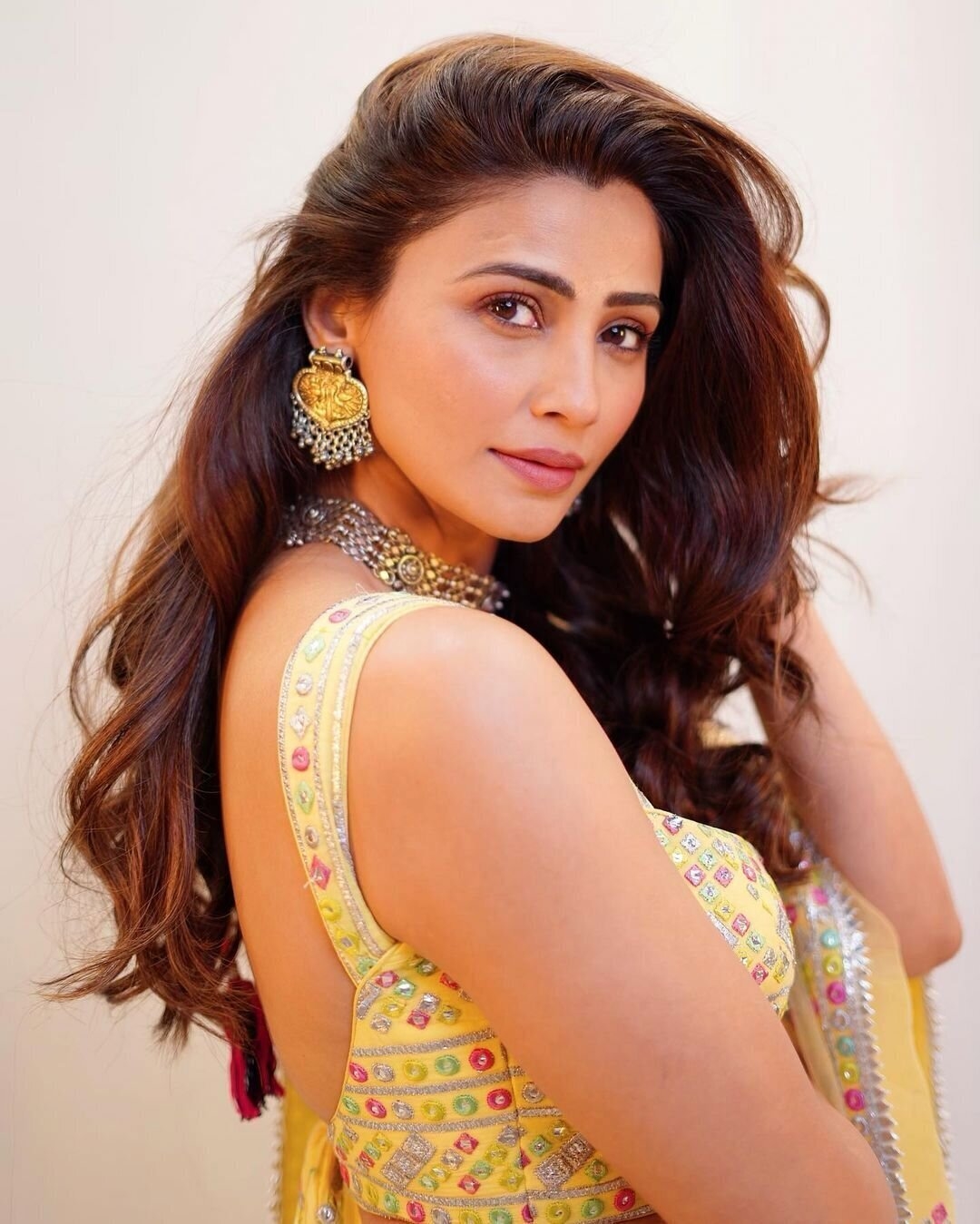 Daisy Shah New Looks Images