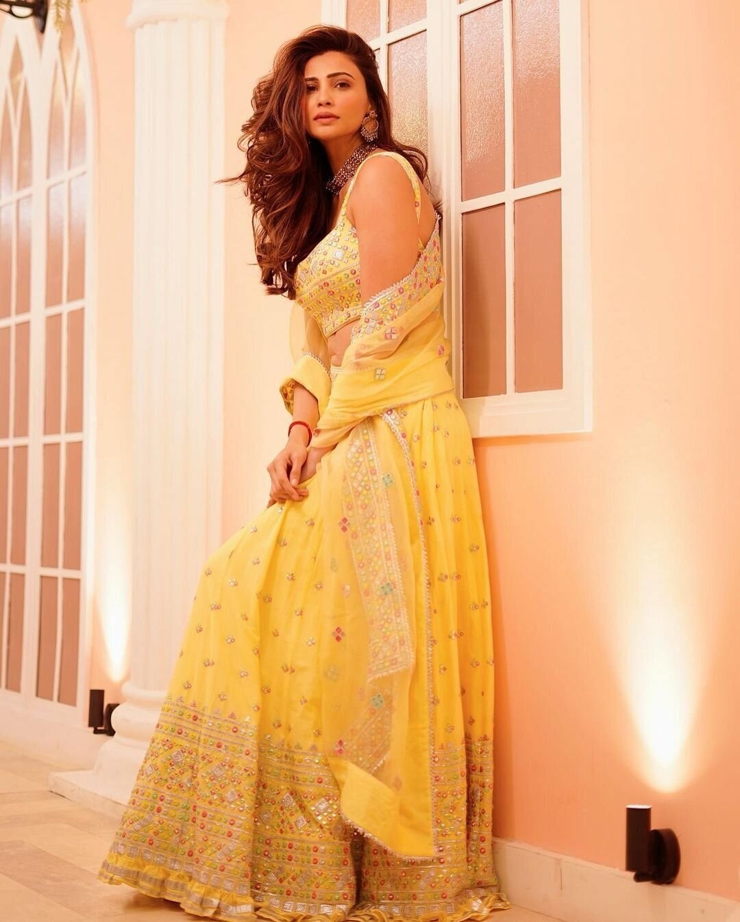 Daisy Shah New Looks Images