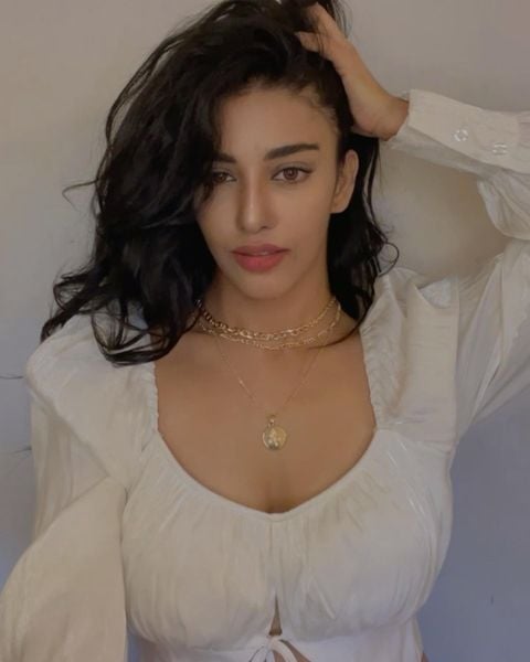 Daksha Nagarkar Pics Collection