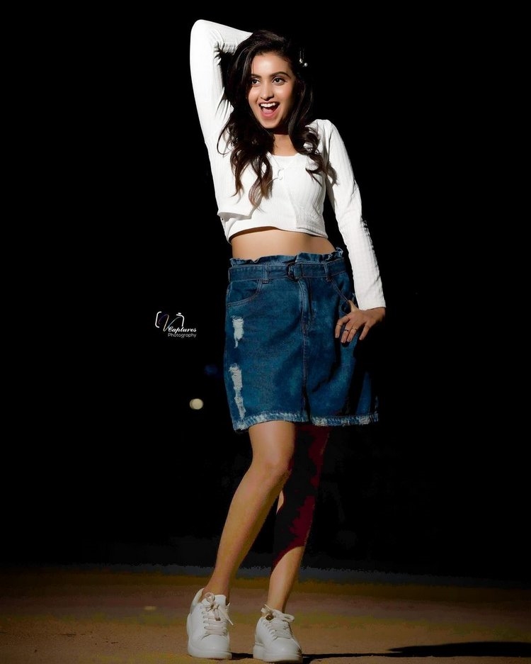 Deepika Pilli New Images In Shorts