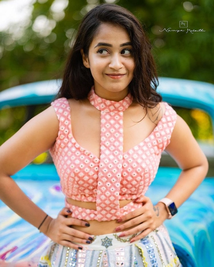 Deepthi Sunaina Amazing New Photoshoot