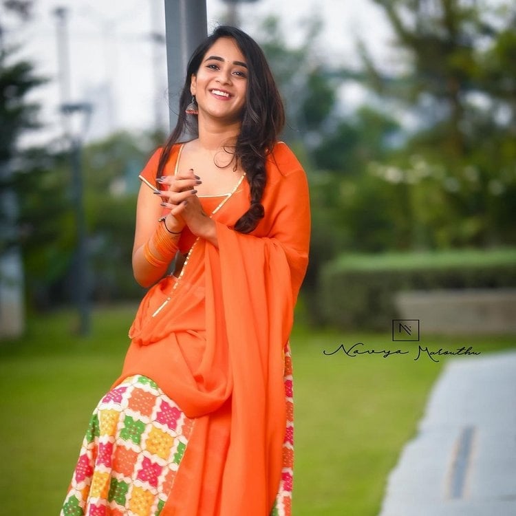 Deepthi Sunaina Cute Photos