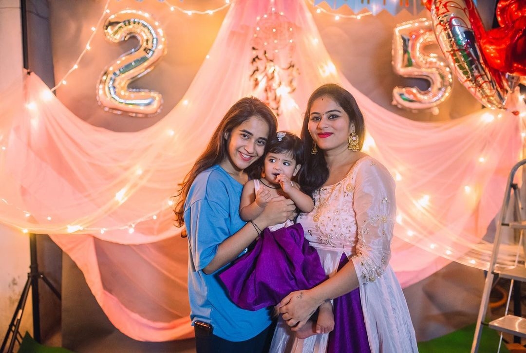 Deepthi Sunaina Latest Photos In Instagram