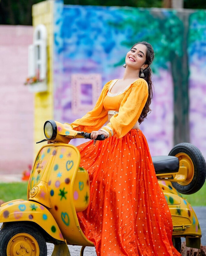 Deepthi Sunaina New Images Collection