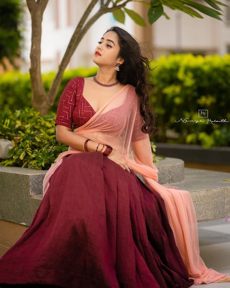 Deepthi Sunaina New Images In Half Saree
