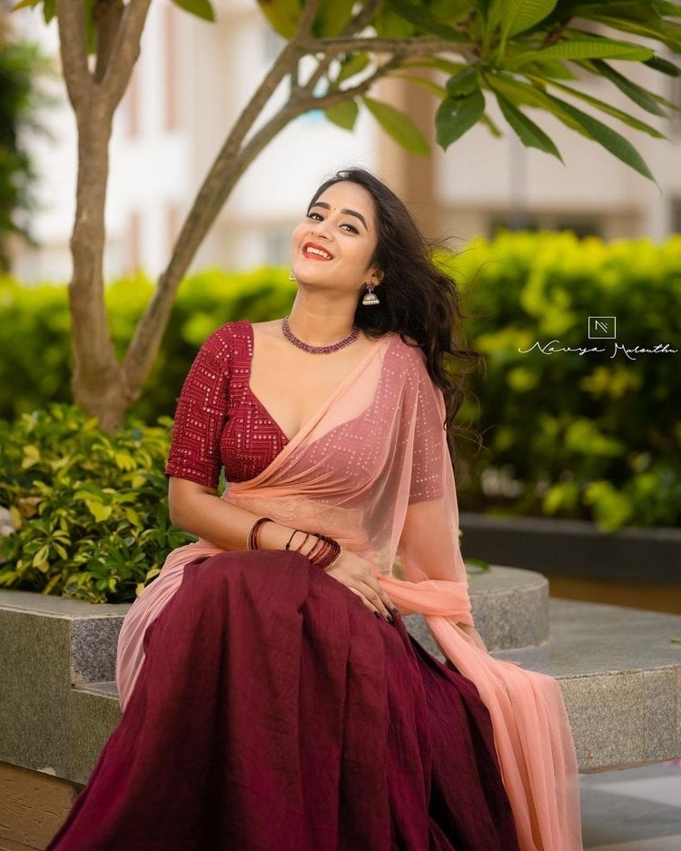 Deepthi Sunaina New Images In Half Saree