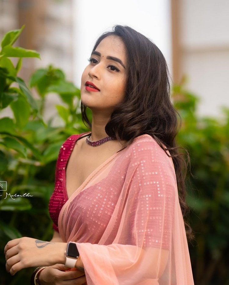 Deepthi Sunaina New Images In Half Saree