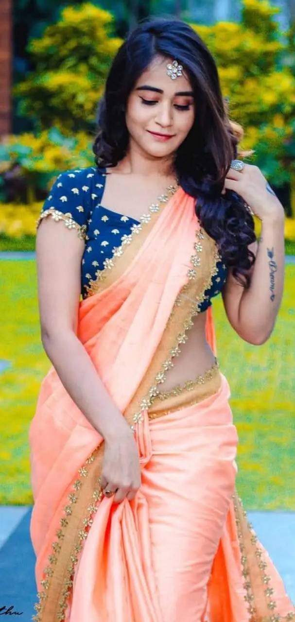 Deepthi Sunaina latest saree Photos