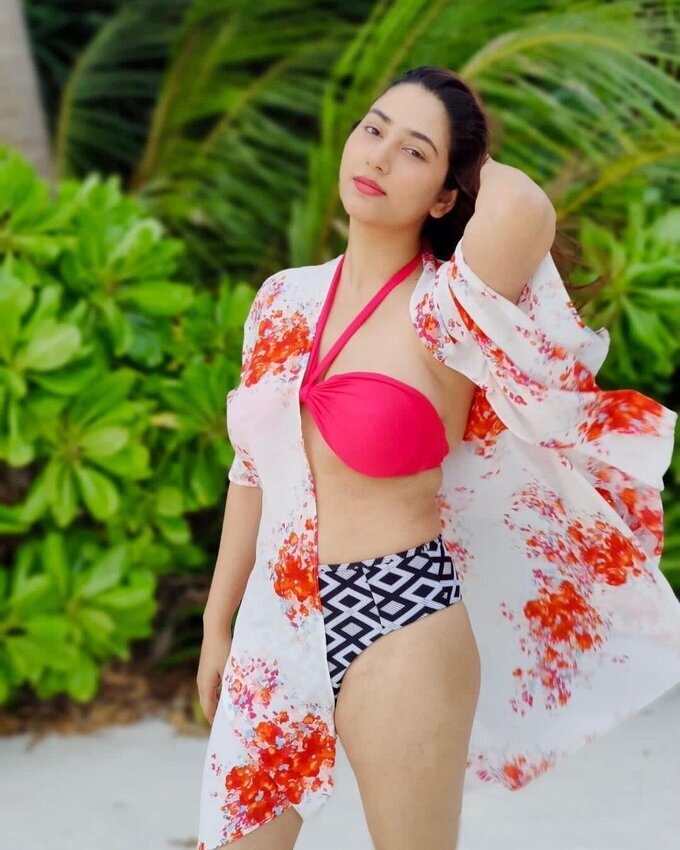 Disha Parmar Hot Photoshoot