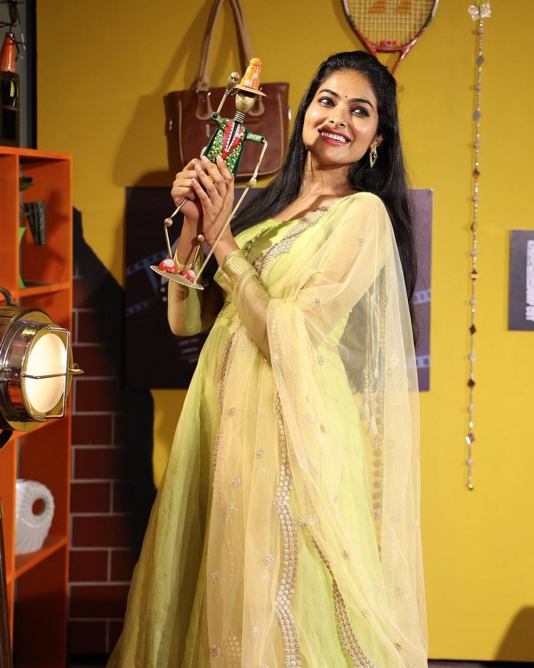 Divi Vadthya Latest Photos In Yellow Dress