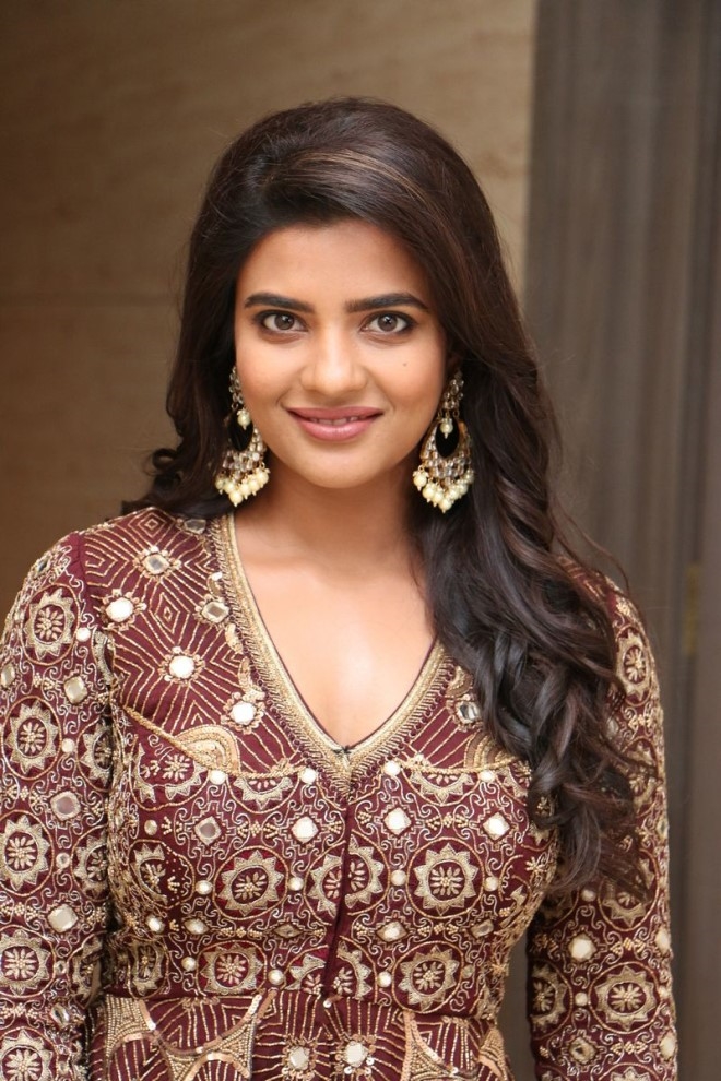 Dusky Beauty Actress Aishwarya Rajesh Images