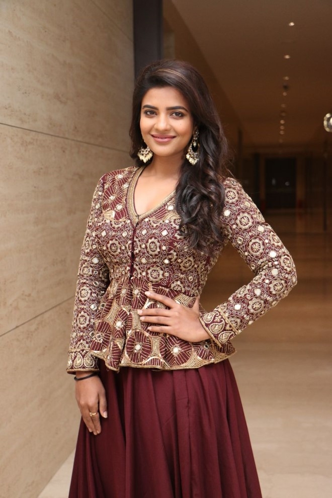 Dusky Beauty Actress Aishwarya Rajesh Images