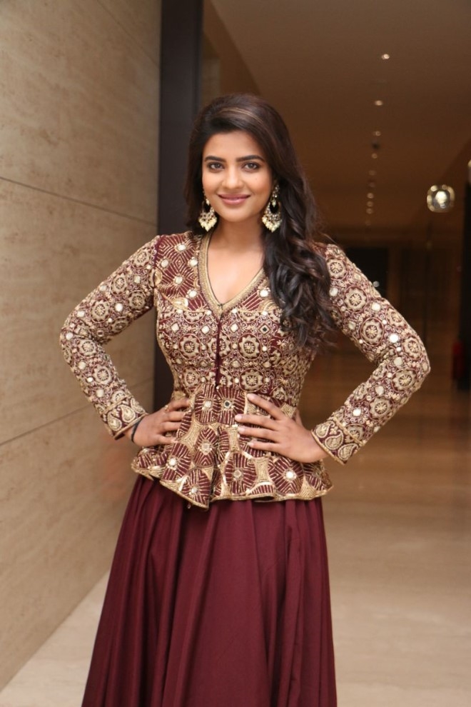 Dusky Beauty Actress Aishwarya Rajesh Images