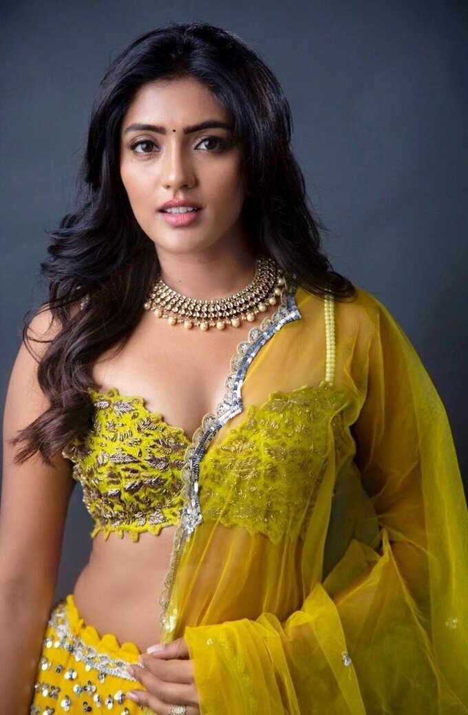 Dusky Beauty Eesha Rebba Hot Images