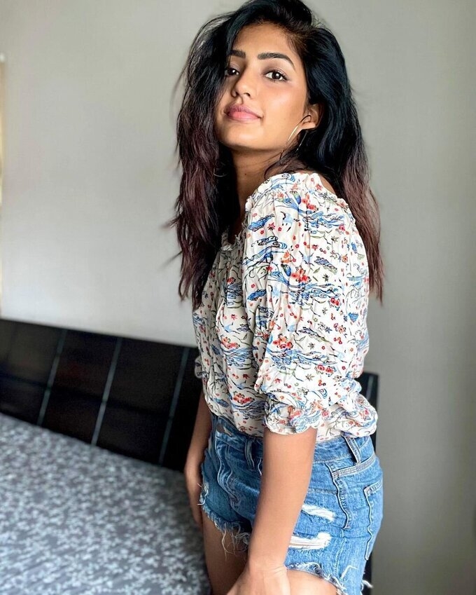 Dusky Beauty Eesha Rebba Hot Images