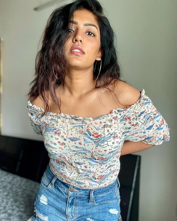 Dusky Beauty Eesha Rebba Hot Images