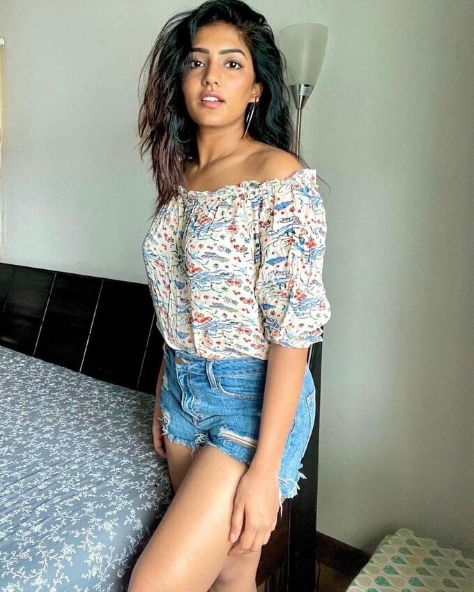 Dusky Beauty Eesha Rebba Hot Images