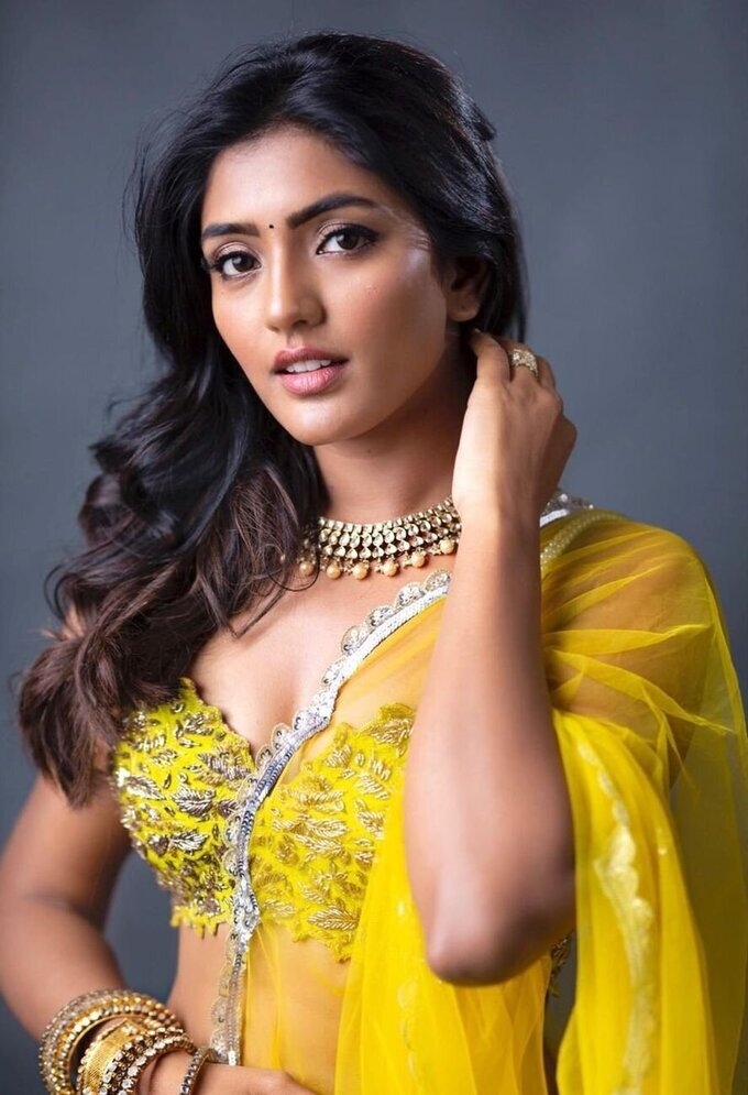 Dusky Beauty Eesha Rebba Hot Images