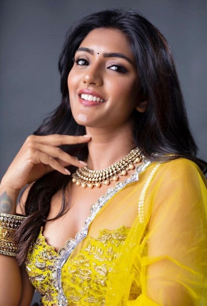 Dusky Beauty Eesha Rebba Hot Images