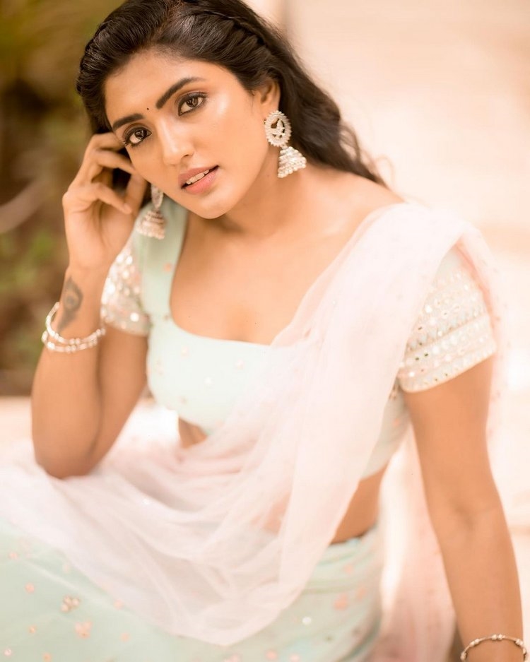 Eesha Rebba Amazing Photos