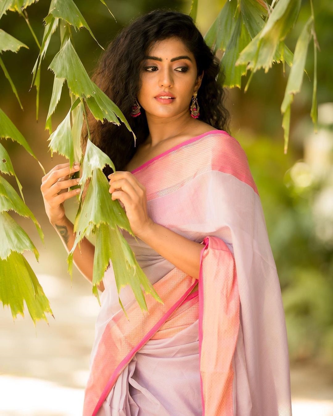 Eesha Rebba Hot Photos In Saree