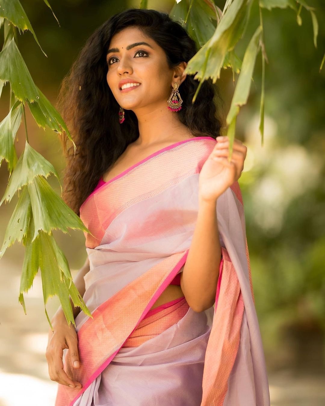 Eesha Rebba Hot Photos In Saree