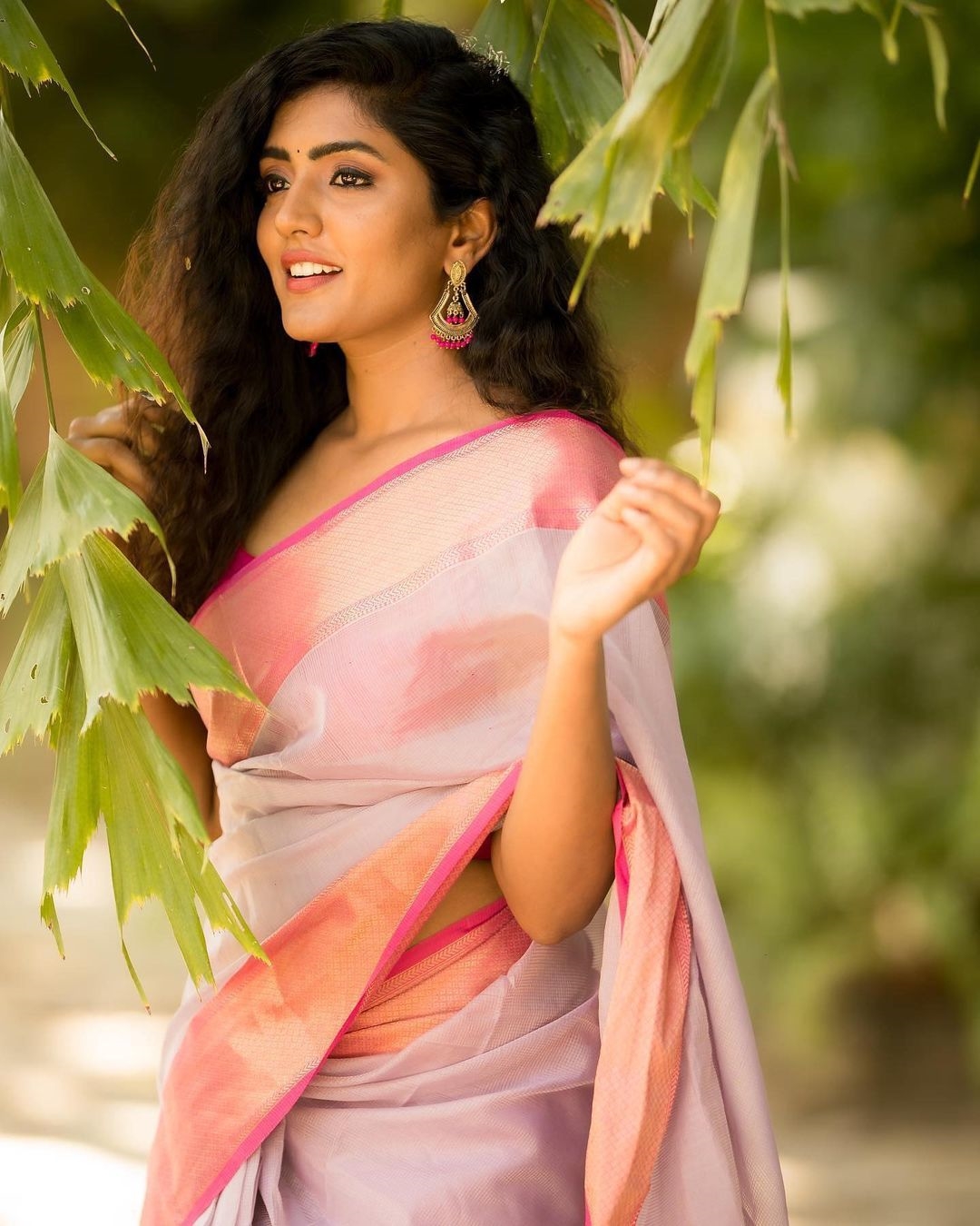 Eesha Rebba Hot Photos In Saree