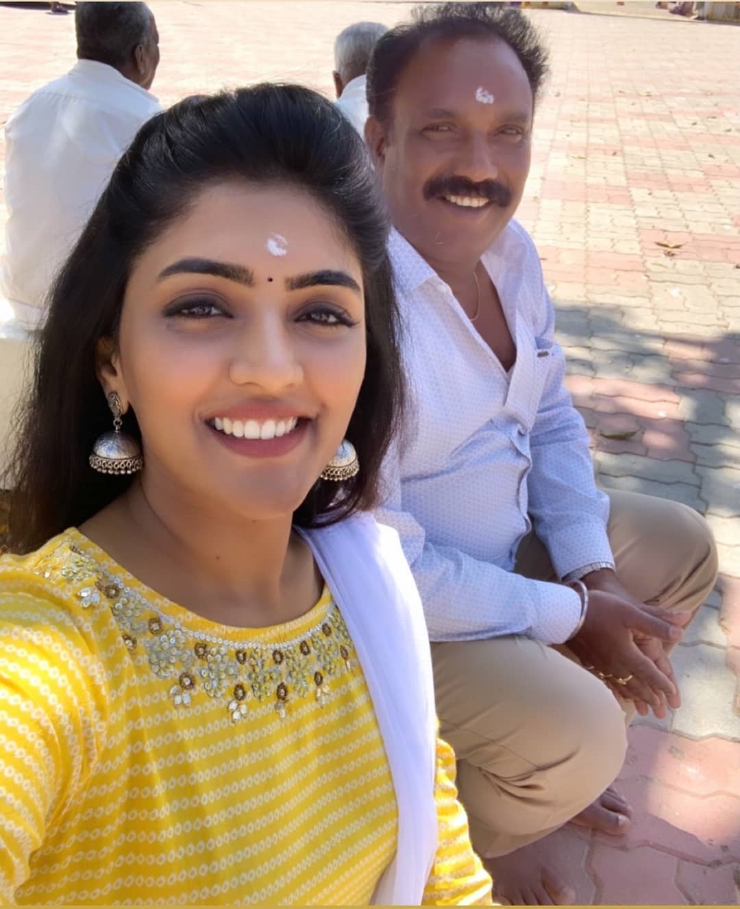 Eesha Rebba Latest Photos With Her Father