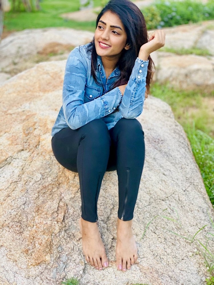 Eesha Rebba latest Hot Looks