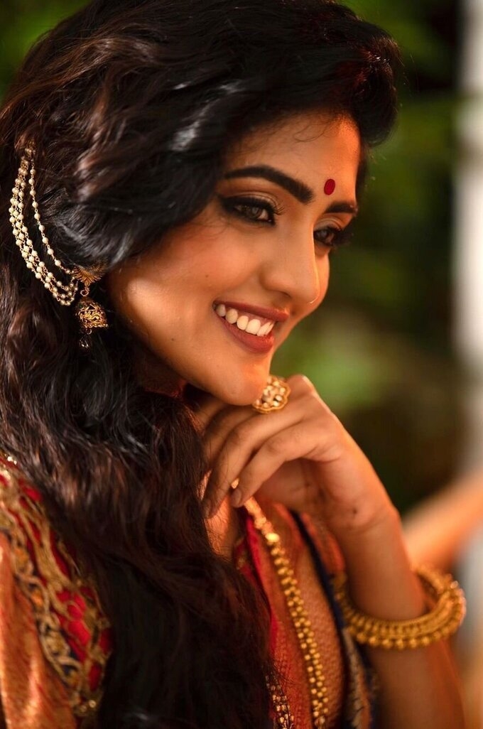 Eesha Rebba latest Photos In Saree